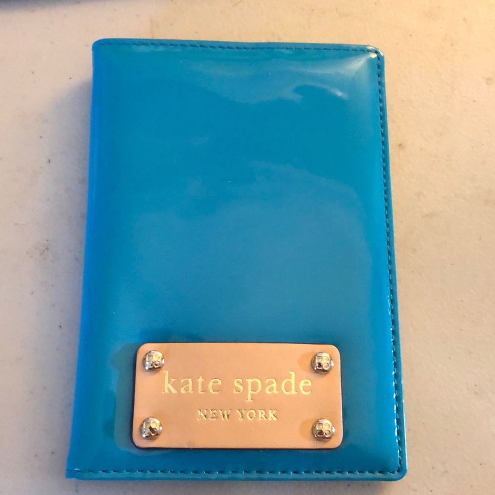 Kate Spade Passport holder NWT